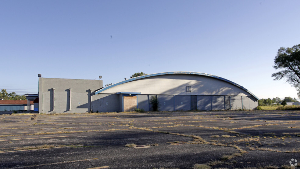 Primary Photo Of 2305 M 139, Benton Harbor Bowling Alley For Lease