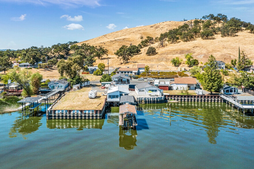 More Photos Of 3740 Lakeshore Blvd, Lakeport Restaurant For Sale