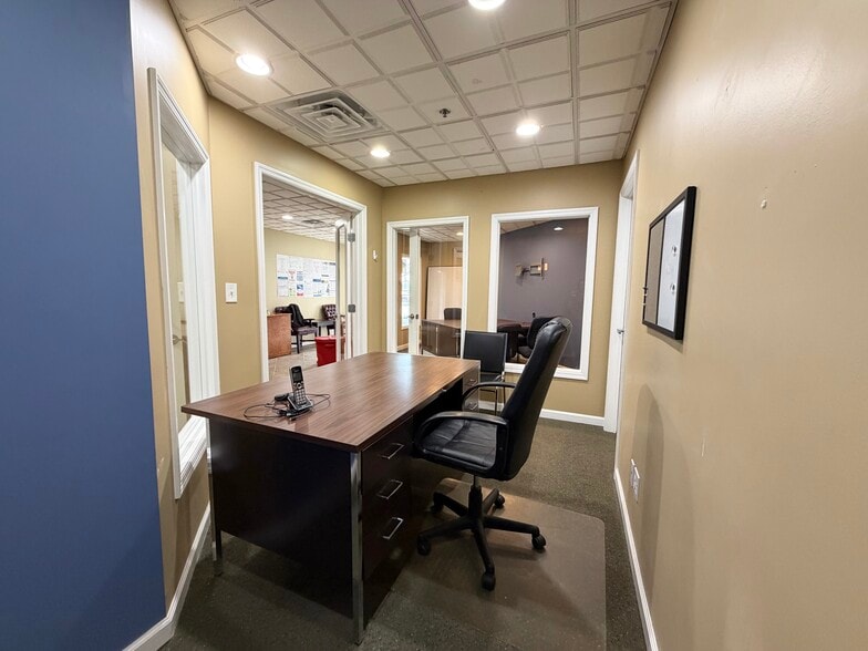 More Photos Of 10412 Allisonville Rd, Fishers Office For Sale