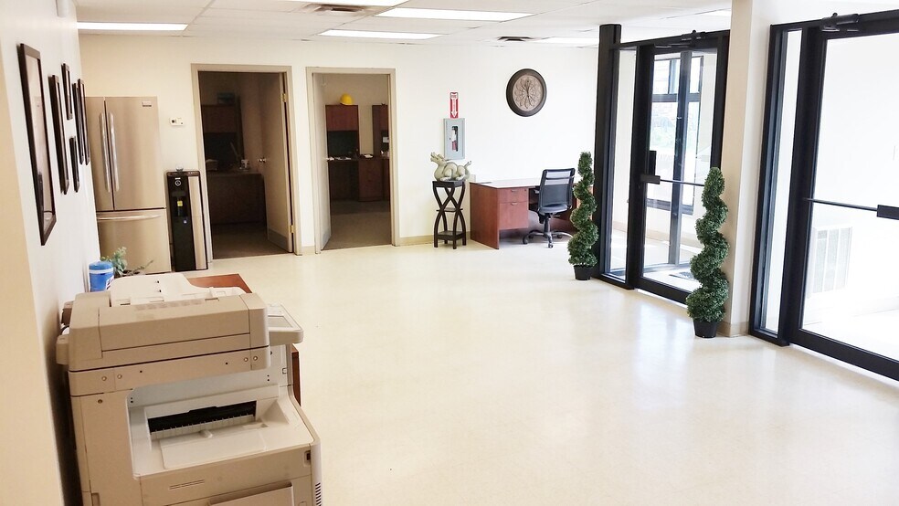 More Photos Of 2104 8th St, Nisku Flex For Sale