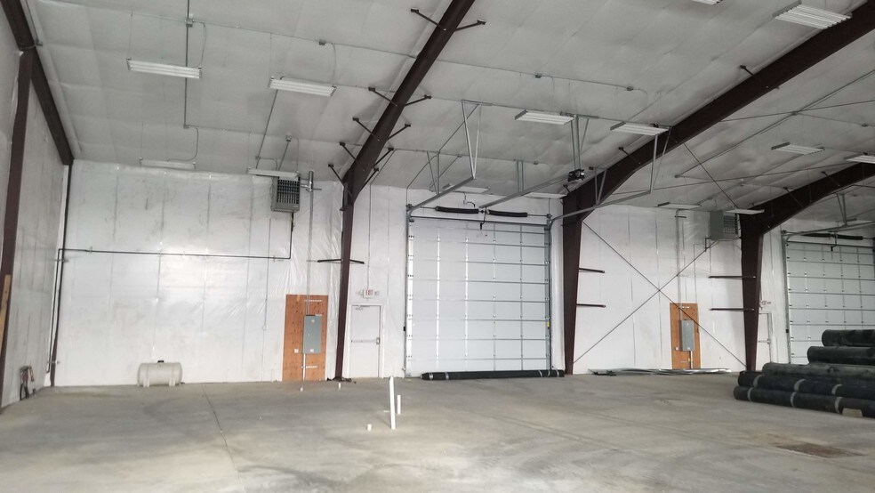 More Photos Of 6414 Wickum Rd, Williston Warehouse For Lease
