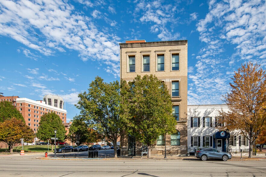 More Photos Of 311-319 S 5th St, Springfield Parking Lot For Sale