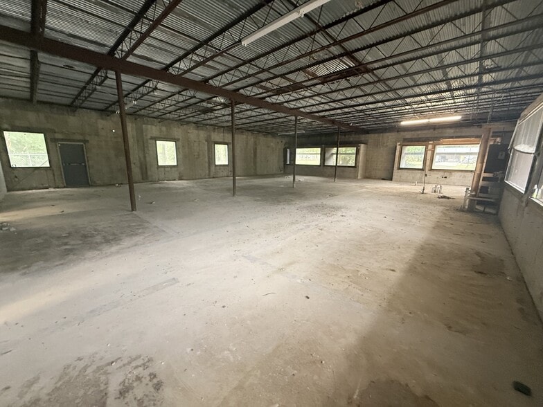 More Photos Of 7725 N Orange Blossom Trl, Orlando Warehouse For Sale