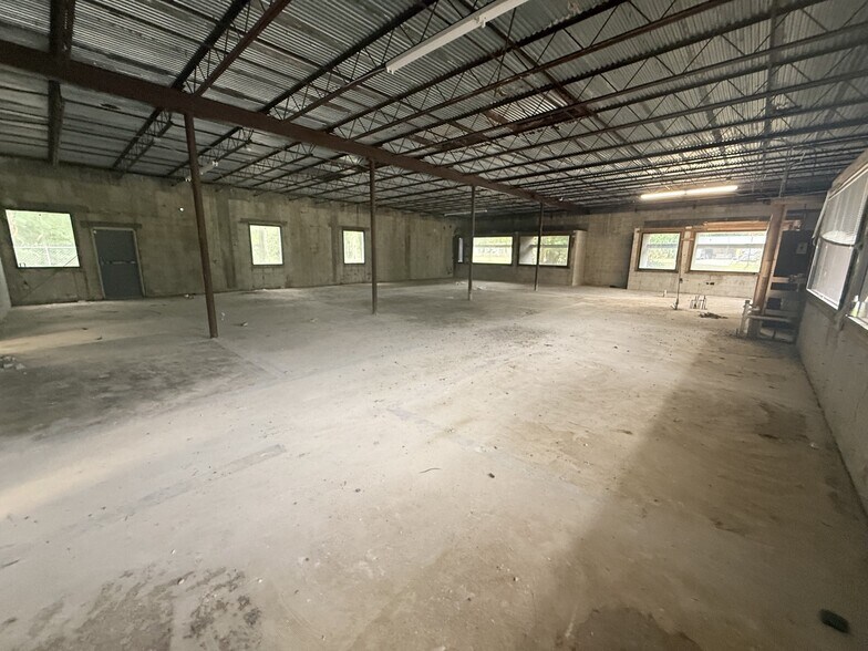 More Photos Of 7725 N Orange Blossom Trl, Orlando Warehouse For Sale
