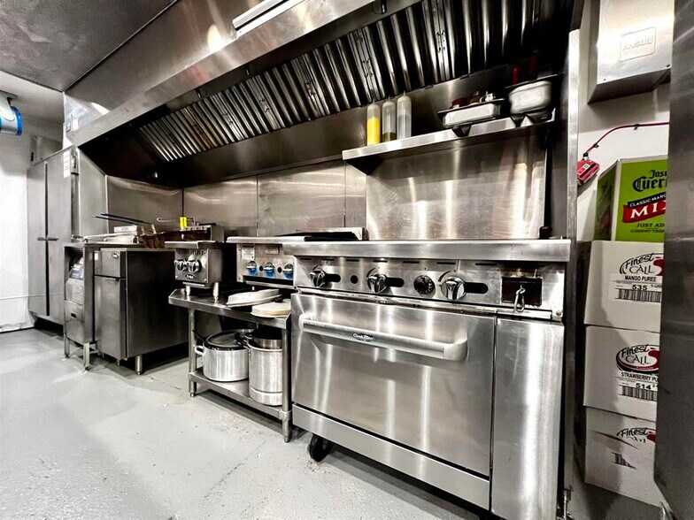 More Photos Of 307 Main St, Hollandale Restaurant For Sale