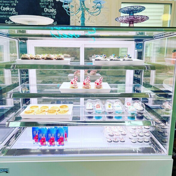 More Photos Of 11615 Main St, Louisville Freestanding For Sale