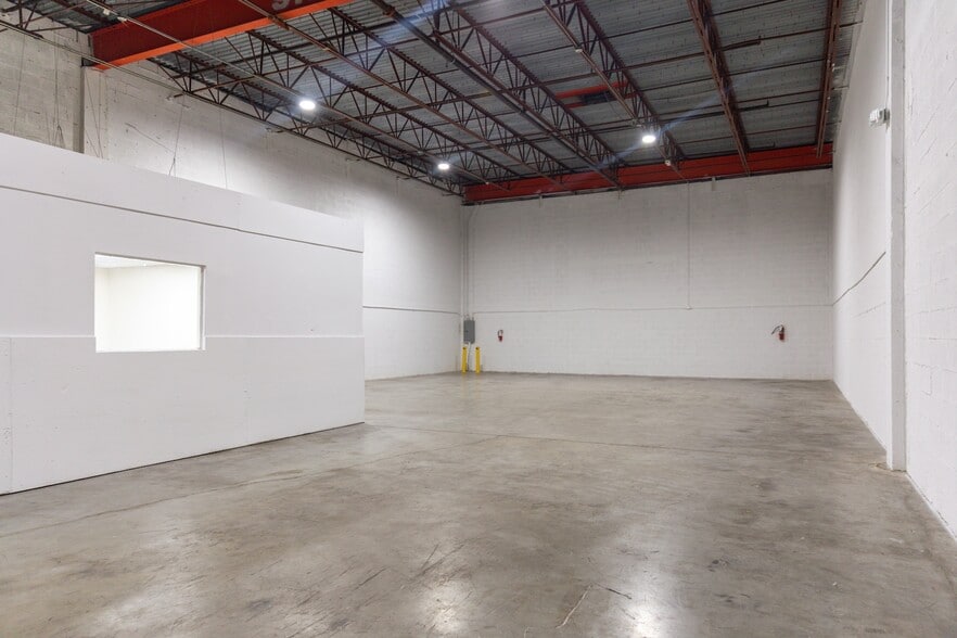 More Photos Of 2009 NW 79th Ave, Doral Warehouse For Lease