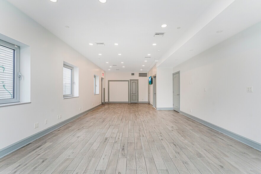 More Photos Of 271 Walker St, Staten Island General Retail For Sale