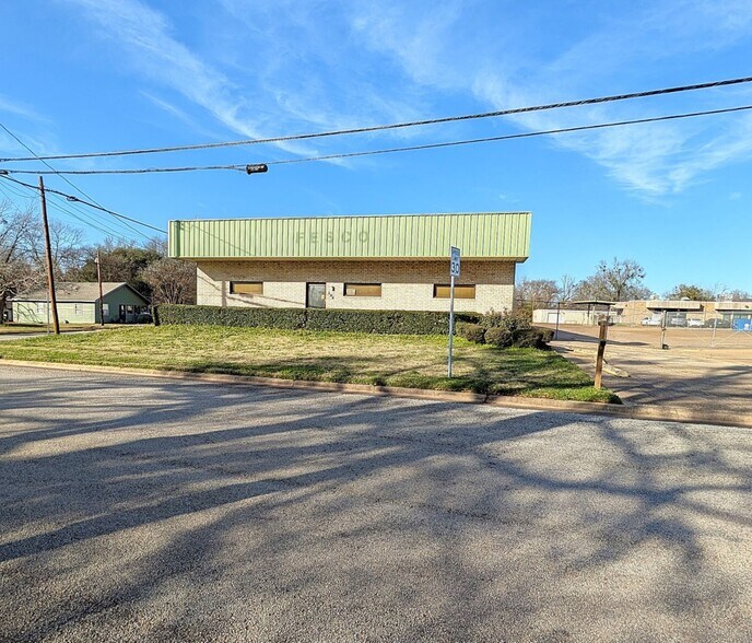 More Photos Of 206 Beall St, Kilgore Industrial For Sale