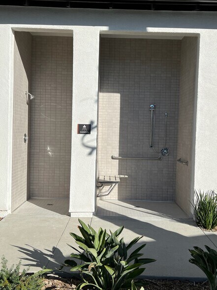 More Photos Of 3005 Cochran St, Simi Valley Specialty For Lease