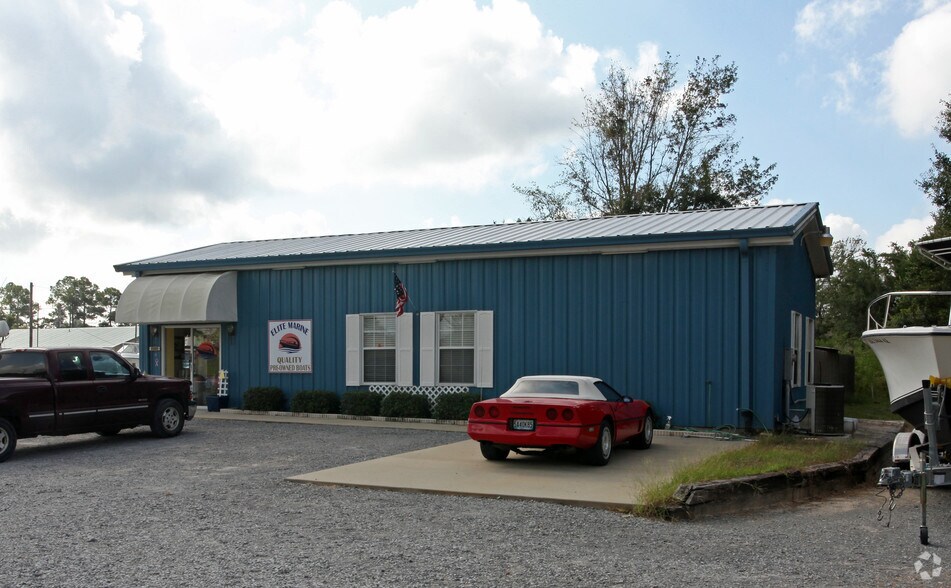 More Photos Of 19924 Chestnut Dr, Foley Showroom For Lease