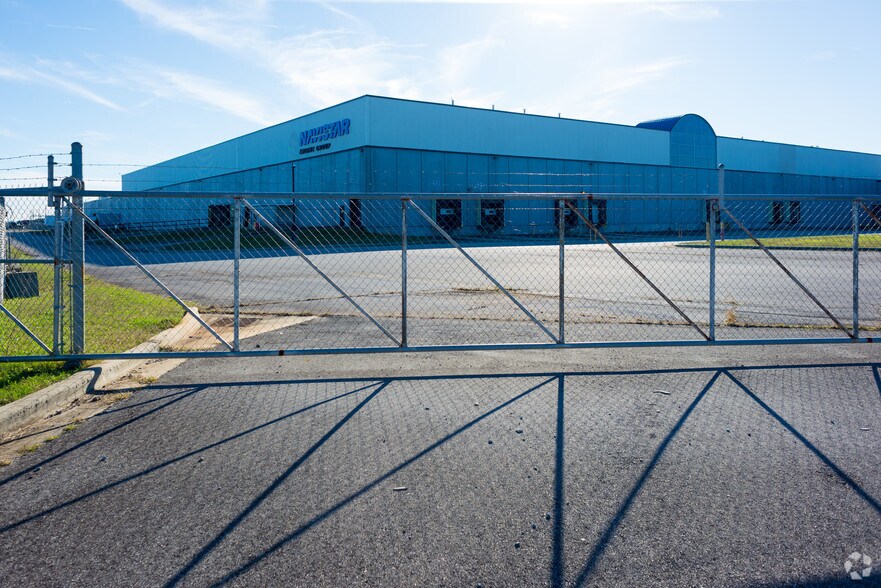 More Photos Of 646 James Record Rd, Huntsville Manufacturing For Lease