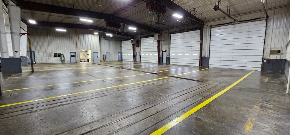 More Photos Of 3845 S 27th St, Franksville Service For Lease