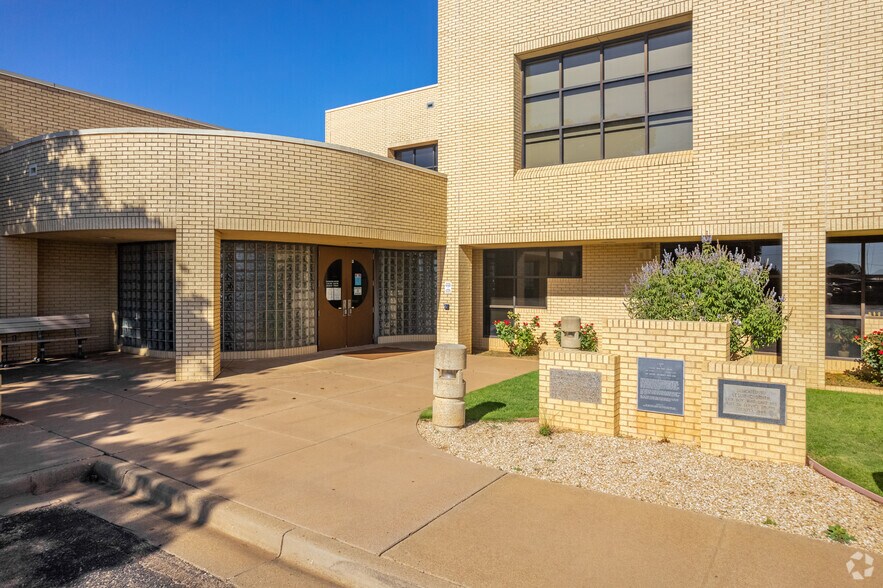 More Photos Of 3802-3806 Interstate 27, Lubbock Office For Sale