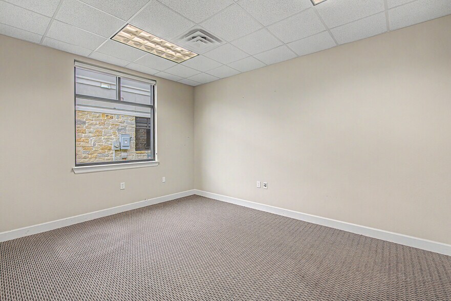 More Photos Of 633 E Fernhurst Dr, Katy Medical For Sale