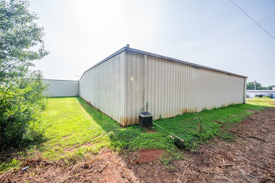 More Photos Of 1849 Gardner Ln NW, Corydon Sports And Entertainment For Sale