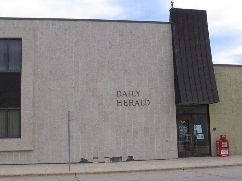 More Photos Of 310 2nd St NE, Austin Office For Sale