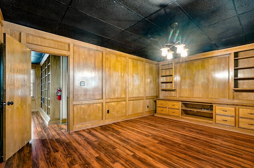 More Photos Of 441 Butternut St, Abilene Office For Sale