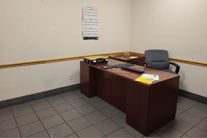 More Photos Of 711 E Porter Rd, Muskegon Manufacturing For Lease