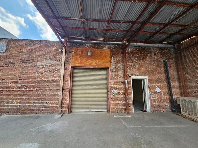 More Photos Of 1200 E 28th St, Los Angeles Warehouse For Lease