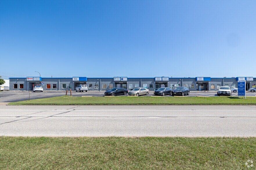 More Photos Of 3201-3207 E Pioneer Pky, Arlington Unknown For Lease