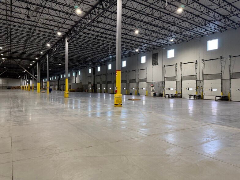 More Photos Of 140 Fulling Mill Rd, Middletown Distribution For Lease