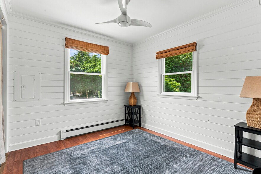 More Photos Of 127 Inlet Rd W, Hampton Bays Hospitality For Sale