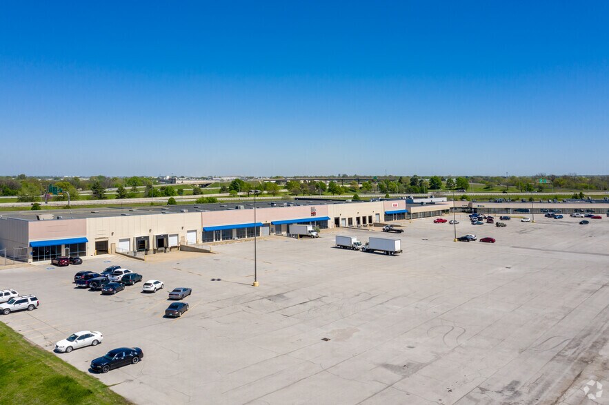 More Photos Of 9797-10161 E Admiral Pl, Tulsa Showroom For Lease