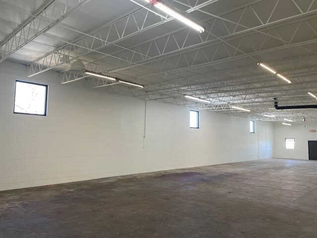 More Photos Of 158 Oak St, Avondale Estates Warehouse For Lease