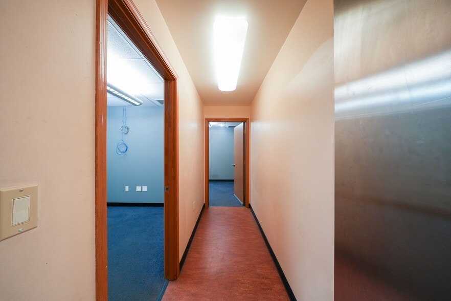 More Photos Of 1555-1557 SE Crystal Lake Dr, Corvallis Warehouse For Lease