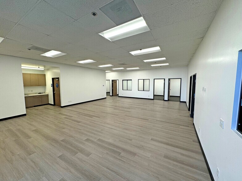 More Photos Of 5530-5554 Bandini Blvd, Bell Manufacturing For Lease