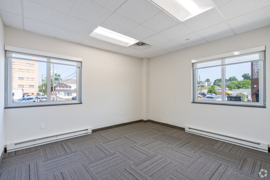 More Photos Of 65 E Elizabeth Ave, Bethlehem Medical For Lease