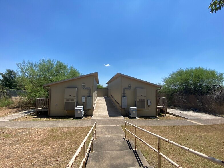 More Photos Of 7050 Burleson Rd, Austin Light Distribution For Sale