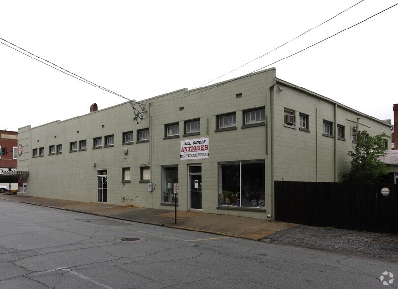 More Photos Of 17 Jefferson St, Newnan General Retail For Sale