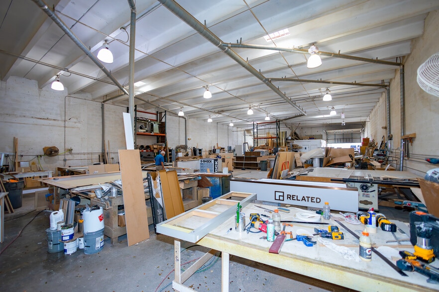 More Photos Of 7313 NW 56th St, Miami Warehouse For Sale