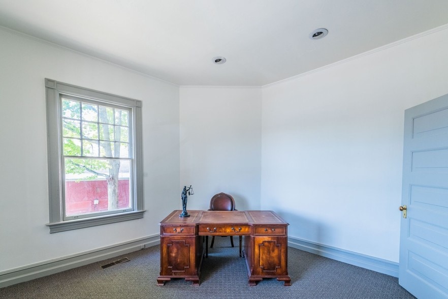 More Photos Of 1923 N Classen Blvd, Oklahoma City Office For Sale