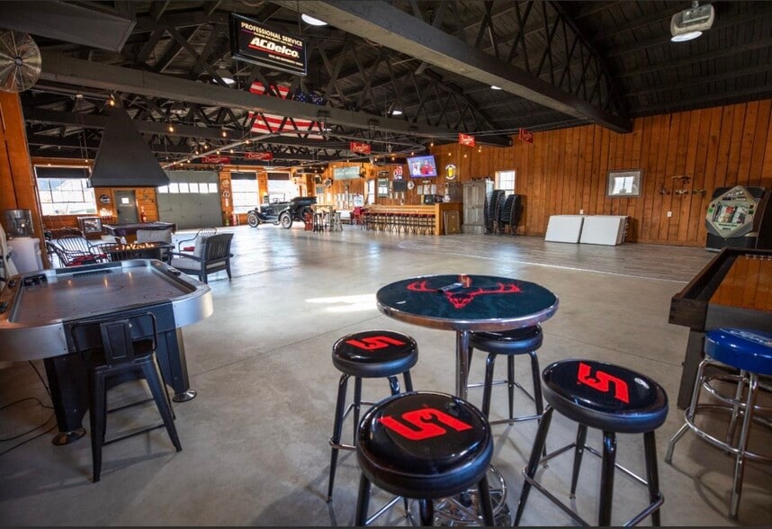 More Photos Of 991 N Main St, Kewanna General Retail For Sale