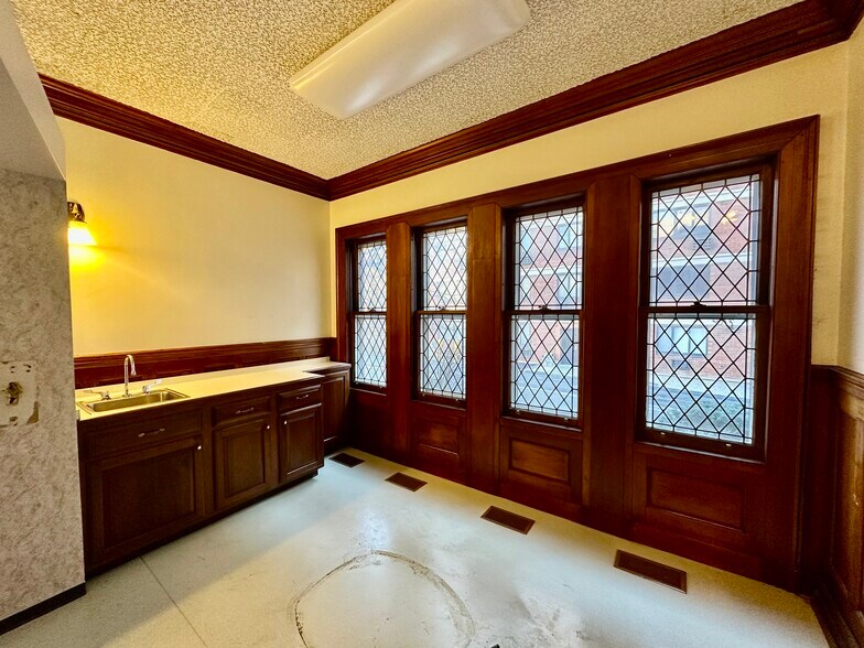 More Photos Of 19 Woodland St, Hartford Medical For Lease