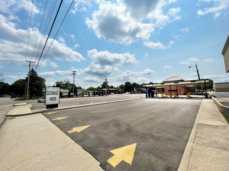 More Photos Of 2700 W Jackson St, Muncie Bank For Sale