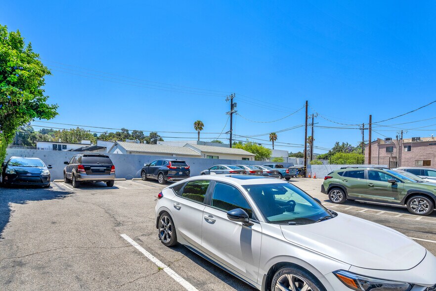 More Photos Of 13000 Valleyheart Dr, Studio City Apartments For Sale