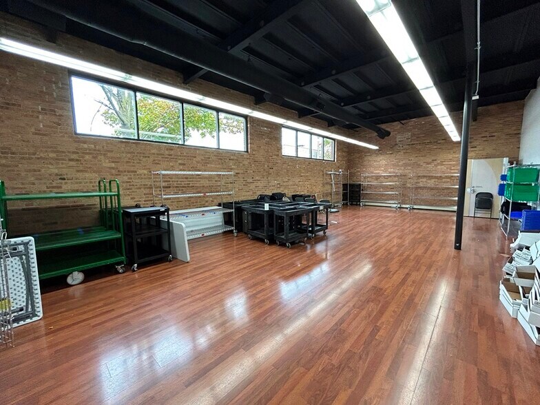 More Photos Of 1419 W Carroll Ave, Chicago Light Distribution For Lease
