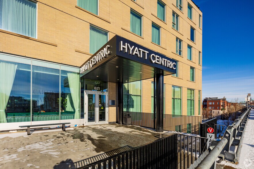 More Photos Of 515 Rue Berri, Montréal Hotel For Lease