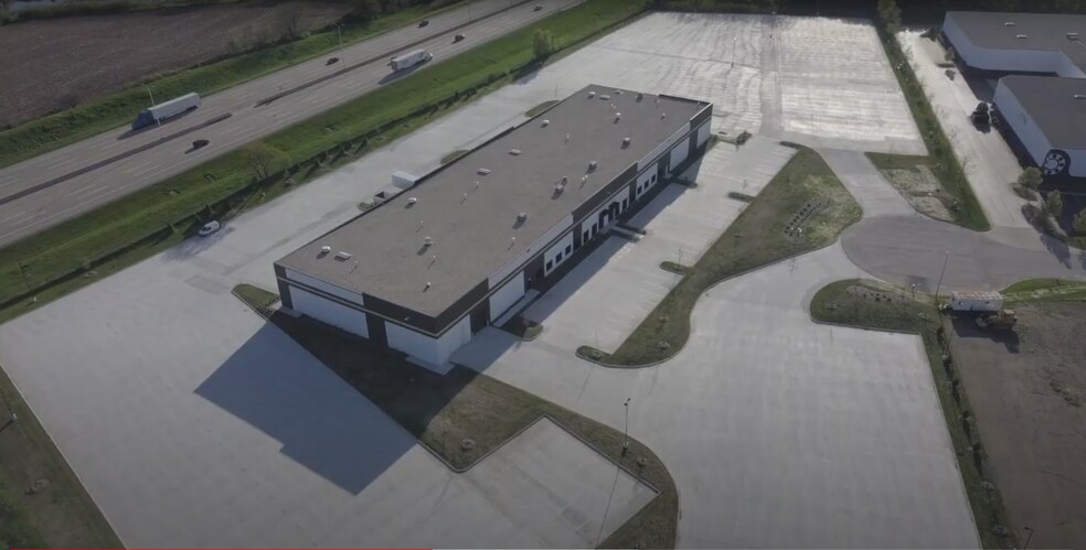 More Photos Of 13400 FYH Dr, Huntley Truck Terminal For Lease