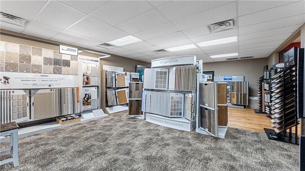 More Photos Of 201-229 Lee Town Rd, Pea Ridge Storefront For Sale