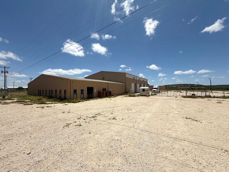 More Photos Of 598 TX-163, Ozona Warehouse For Sale