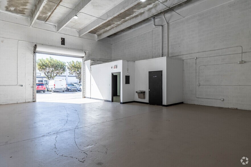 More Photos Of 14315 SW 139th Ct, Miami Warehouse For Lease