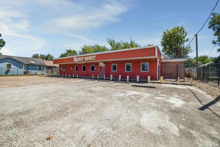 More Photos Of 2206 Lockwood Dr, Houston General Retail For Sale