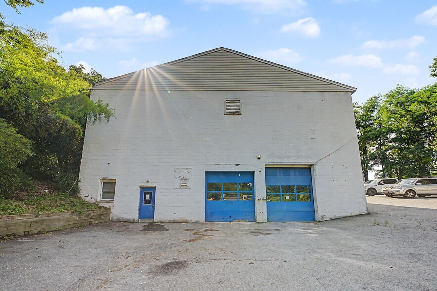 More Photos Of 23 Malcolm St, Morristown Industrial For Sale