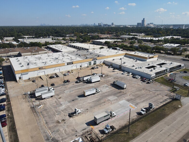 Primary Photo Of 1530 W Sam Houston Pky N, Houston Warehouse For Lease
