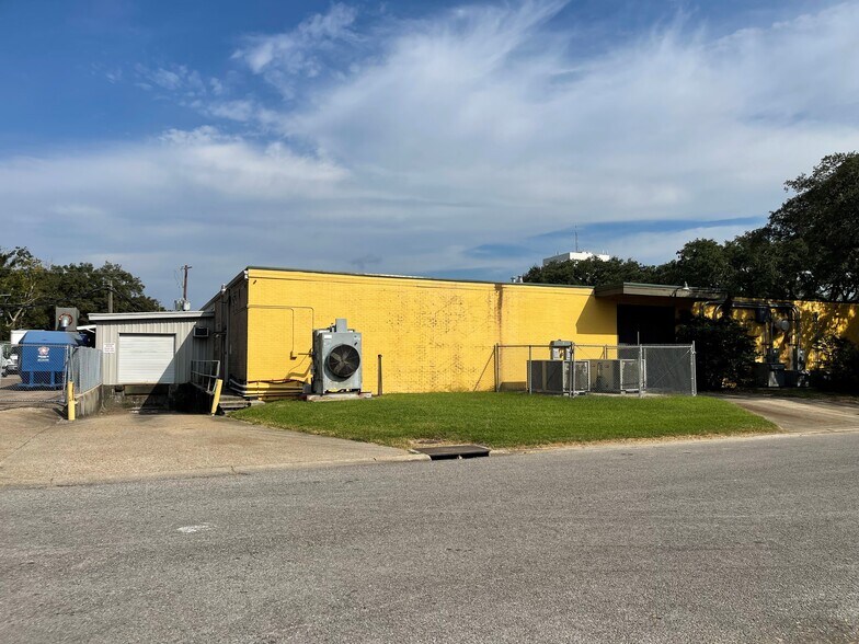 More Photos Of 5425 Florida Blvd, Baton Rouge Manufacturing For Sale